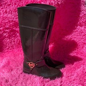Michael Kors Fulton rain boots in black with gold tone hardware size 6